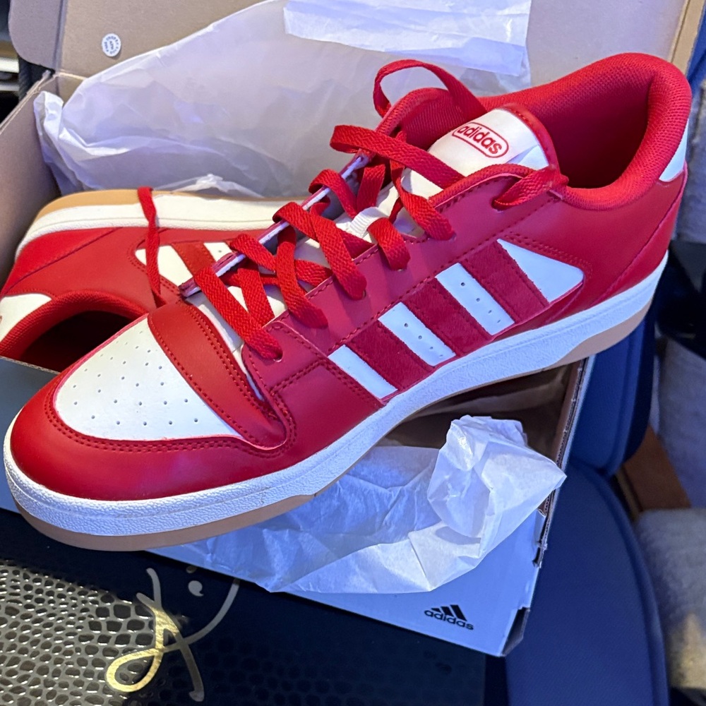 Brand NEW ADIDAS Break-start red/cloud-wht. Low top classic court shoes